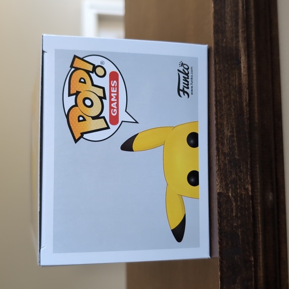 Pokemon Funko Pop Pikachu Glitter Diamond GameStop Exclusive #553 - Picture 6 of 8